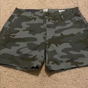 Camo gap shorts NWT